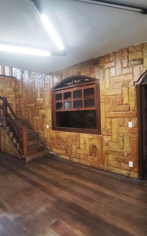 Casa à venda com 460m², 6 quartos e 4 vagas Casa à venda com 460m², 6 quartos e 4 vagasSala