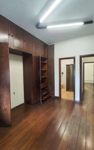Casa à venda com 460m², 6 quartos e 4 vagas