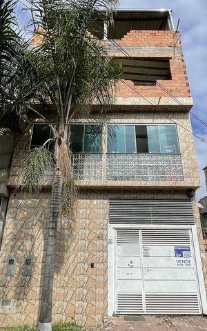 Casa à venda com 240m², 3 quartos e 1 vagaFcahada+Placa 