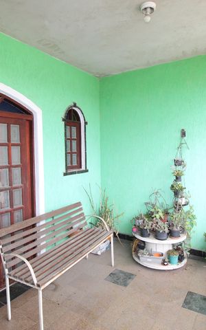 Casa à venda com 150m², 3 quartos e 6 vagasSala - Varanda