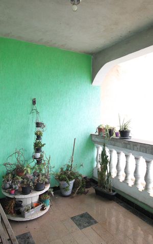 Casa à venda com 150m², 3 quartos e 6 vagasSala - Varanda