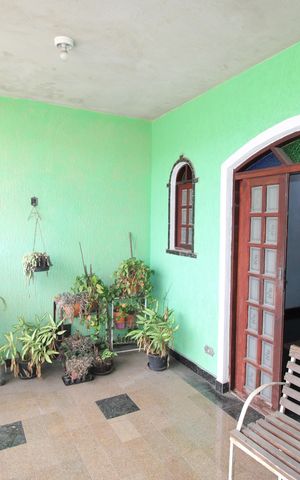 Casa à venda com 150m², 3 quartos e 6 vagasSala - Varanda