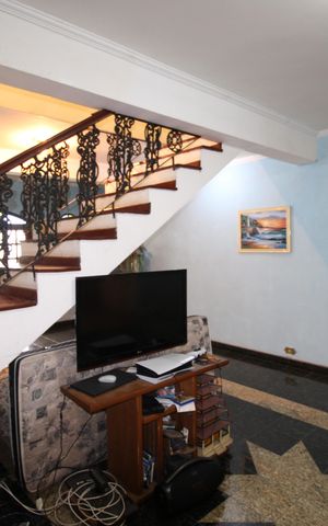 Casa à venda com 150m², 3 quartos e 6 vagasSala