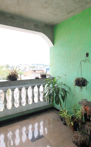 Casa à venda com 150m², 3 quartos e 6 vagasSala - Varanda