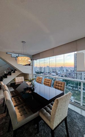 Apartamento à venda com 220m², 3 quartos e 3 vagas Apartamento à venda com 220m², 3 quartos e 3 vagasVaranda