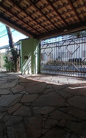 Casa para alugar com 220m², 4 quartos e 2 vagas