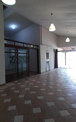 Casa para alugar com 220m², 4 quartos e 2 vagas Casa para alugar com 220m², 4 quartos e 2 vagasGaragem
