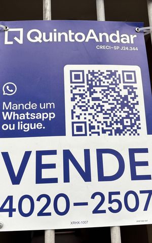 Casa à venda com 170m², 3 quartos e 2 vagas Casa à venda com 170m², 3 quartos e 2 vagasFachada