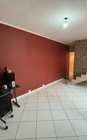 Casa à venda com 170m², 3 quartos e 2 vagas Casa à venda com 170m², 3 quartos e 2 vagasSala