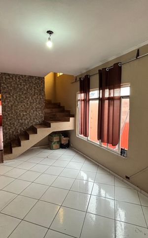 Casa à venda com 170m², 3 quartos e 2 vagas Casa à venda com 170m², 3 quartos e 2 vagasSala