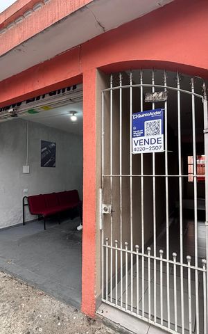 Casa à venda com 170m², 3 quartos e 2 vagas Casa à venda com 170m², 3 quartos e 2 vagasFachada