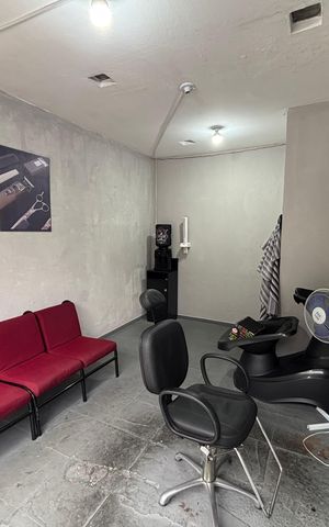 Casa à venda com 170m², 3 quartos e 2 vagas Casa à venda com 170m², 3 quartos e 2 vagasSalao