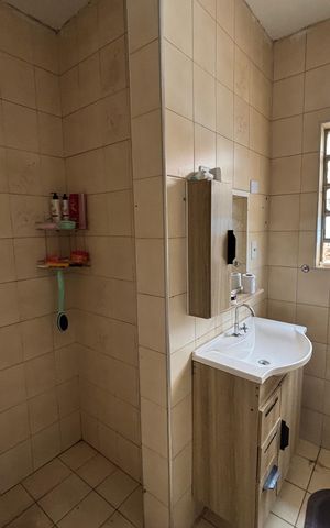 Casa à venda com 170m², 3 quartos e 2 vagas Casa à venda com 170m², 3 quartos e 2 vagasBanheiro