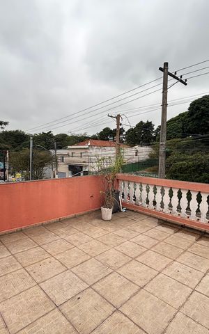 Casa à venda com 170m², 3 quartos e 2 vagas Casa à venda com 170m², 3 quartos e 2 vagasVaranda