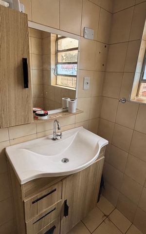 Casa à venda com 170m², 3 quartos e 2 vagas Casa à venda com 170m², 3 quartos e 2 vagasBanheiro