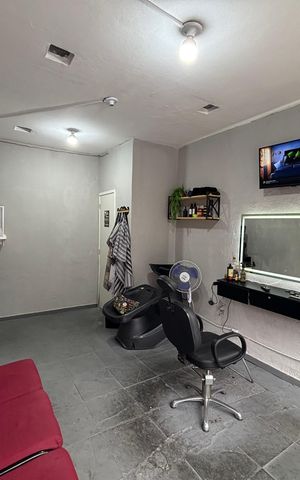 Casa à venda com 170m², 3 quartos e 2 vagas Casa à venda com 170m², 3 quartos e 2 vagasSalao