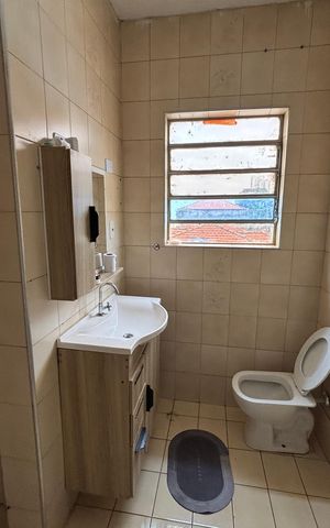 Casa à venda com 170m², 3 quartos e 2 vagas Casa à venda com 170m², 3 quartos e 2 vagasBanheiro