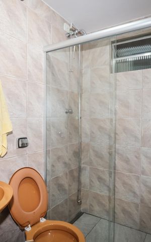 Casa à venda com 45m², 2 quartos e sem vaga Casa à venda com 45m², 2 quartos e sem vagaBanheiro