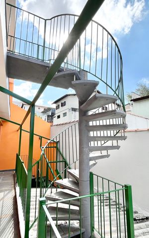 Casa para alugar com 226m², 3 quartos e sem vaga Casa para alugar com 226m², 3 quartos e sem vagaEscada
