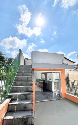 Casa para alugar com 226m², 3 quartos e sem vaga Casa para alugar com 226m², 3 quartos e sem vagaEscada