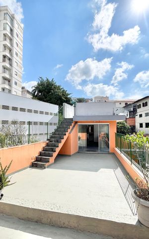 Casa para alugar com 226m², 3 quartos e sem vaga Casa para alugar com 226m², 3 quartos e sem vagaVaranda