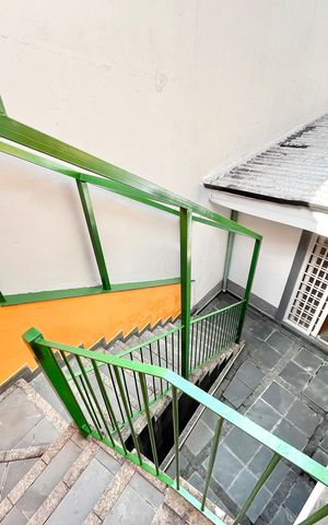 Casa para alugar com 226m², 3 quartos e sem vaga Casa para alugar com 226m², 3 quartos e sem vagaEscada