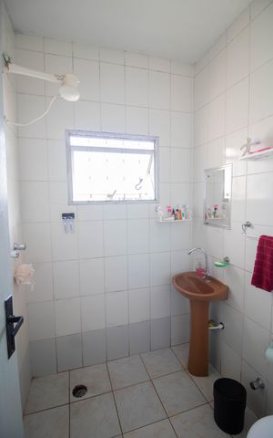 Casa à venda com 220m², 4 quartos e 3 vagas Casa à venda com 220m², 4 quartos e 3 vagasCASA 2- BANHEIRO