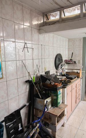 Casa à venda com 220m², 4 quartos e 3 vagas Casa à venda com 220m², 4 quartos e 3 vagasQUINTAL E ÁREA DE SERVIÇO
