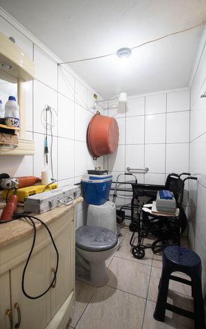 Casa à venda com 220m², 4 quartos e 3 vagas Casa à venda com 220m², 4 quartos e 3 vagasBANHEIRO DA ÁREA DE SERVIÇO