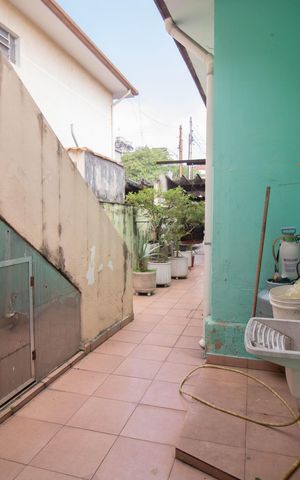 Casa à venda com 220m², 4 quartos e 3 vagas Casa à venda com 220m², 4 quartos e 3 vagasCORREDOR EXTERNO