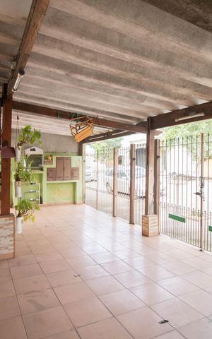 Casa à venda com 220m², 4 quartos e 3 vagas Casa à venda com 220m², 4 quartos e 3 vagasGARAGEM