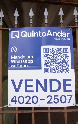 Casa à venda com 220m², 4 quartos e 3 vagas Casa à venda com 220m², 4 quartos e 3 vagasPLAQUINHA