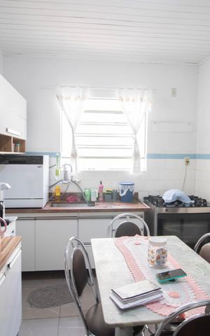 Casa à venda com 220m², 4 quartos e 3 vagas Casa à venda com 220m², 4 quartos e 3 vagasCOZINHA