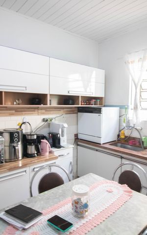 Casa à venda com 220m², 4 quartos e 3 vagas Casa à venda com 220m², 4 quartos e 3 vagasCOZINHA
