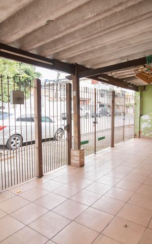 Casa à venda com 220m², 4 quartos e 3 vagas Casa à venda com 220m², 4 quartos e 3 vagasGARAGEM
