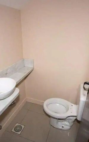 Casa à venda com 79m², 2 quartos e 2 vagas Casa à venda com 79m², 2 quartos e 2 vagasLavabo