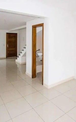 Casa à venda com 79m², 2 quartos e 2 vagas Casa à venda com 79m², 2 quartos e 2 vagasSala