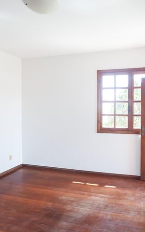 Casa de condomínio à venda com 351m², 4 quartos e 5 vagas Casa de condomínio à venda com 351m², 4 quartos e 5 vagasSuíte