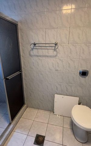 Casa à venda com 250m², 3 quartos e 5 vagas Casa à venda com 250m², 3 quartos e 5 vagasBanheiro 4