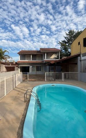 Casa à venda com 250m², 3 quartos e 5 vagas