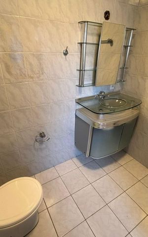 Casa à venda com 250m², 3 quartos e 5 vagas Casa à venda com 250m², 3 quartos e 5 vagasBanheiro 2