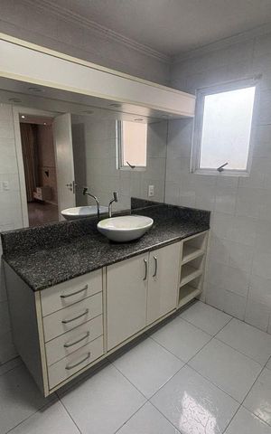 Casa à venda com 250m², 3 quartos e 5 vagas Casa à venda com 250m², 3 quartos e 5 vagasBanheiro 3