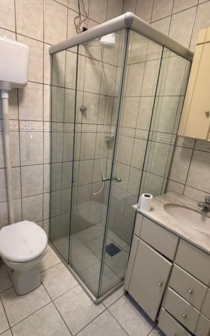 Casa à venda com 250m², 3 quartos e 5 vagas Casa à venda com 250m², 3 quartos e 5 vagasBanheiro 1