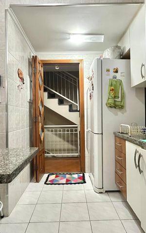Casa de condomínio à venda com 176m², 3 quartos e 2 vagas Casa de condomínio à venda com 176m², 3 quartos e 2 vagasCozinha