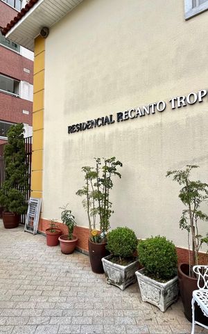 Casa de condomínio à venda com 176m², 3 quartos e 2 vagas Casa de condomínio à venda com 176m², 3 quartos e 2 vagasFachada