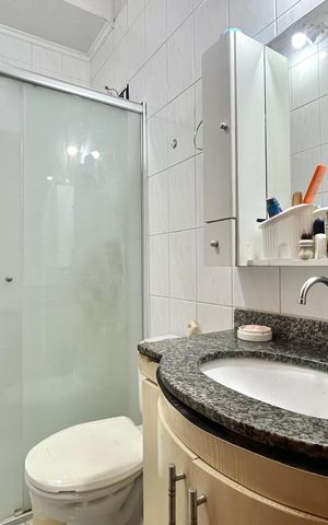 Casa de condomínio à venda com 176m², 3 quartos e 2 vagas Casa de condomínio à venda com 176m², 3 quartos e 2 vagasBanheiro da Suíte