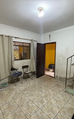 Casa à venda com 250m², 4 quartos e 2 vagas Casa à venda com 250m², 4 quartos e 2 vagasSala