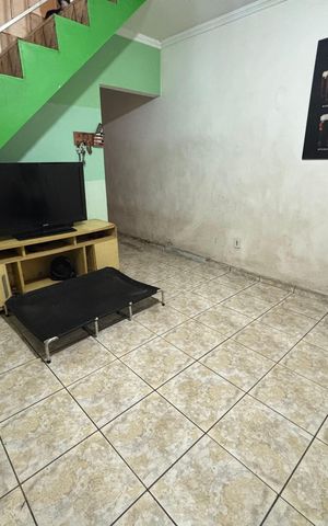 Casa à venda com 250m², 4 quartos e 2 vagas Casa à venda com 250m², 4 quartos e 2 vagasSala