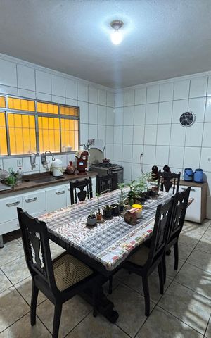 Casa à venda com 250m², 4 quartos e 2 vagas Casa à venda com 250m², 4 quartos e 2 vagasCozinha