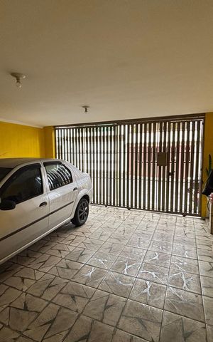 Casa à venda com 250m², 4 quartos e 2 vagas Casa à venda com 250m², 4 quartos e 2 vagasGaragem
